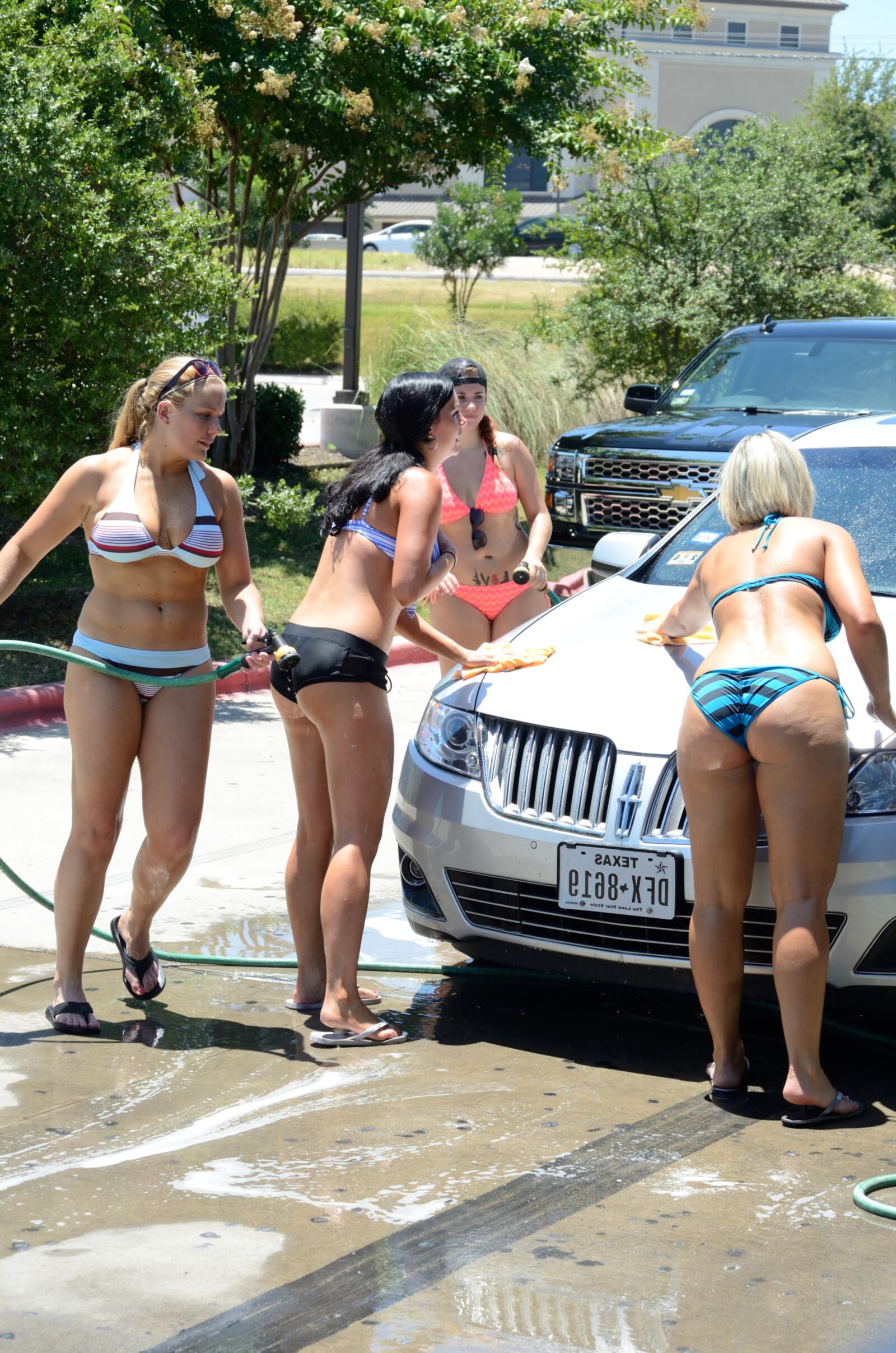 Hermosa Rubia Bikini Bikini Carla de autos