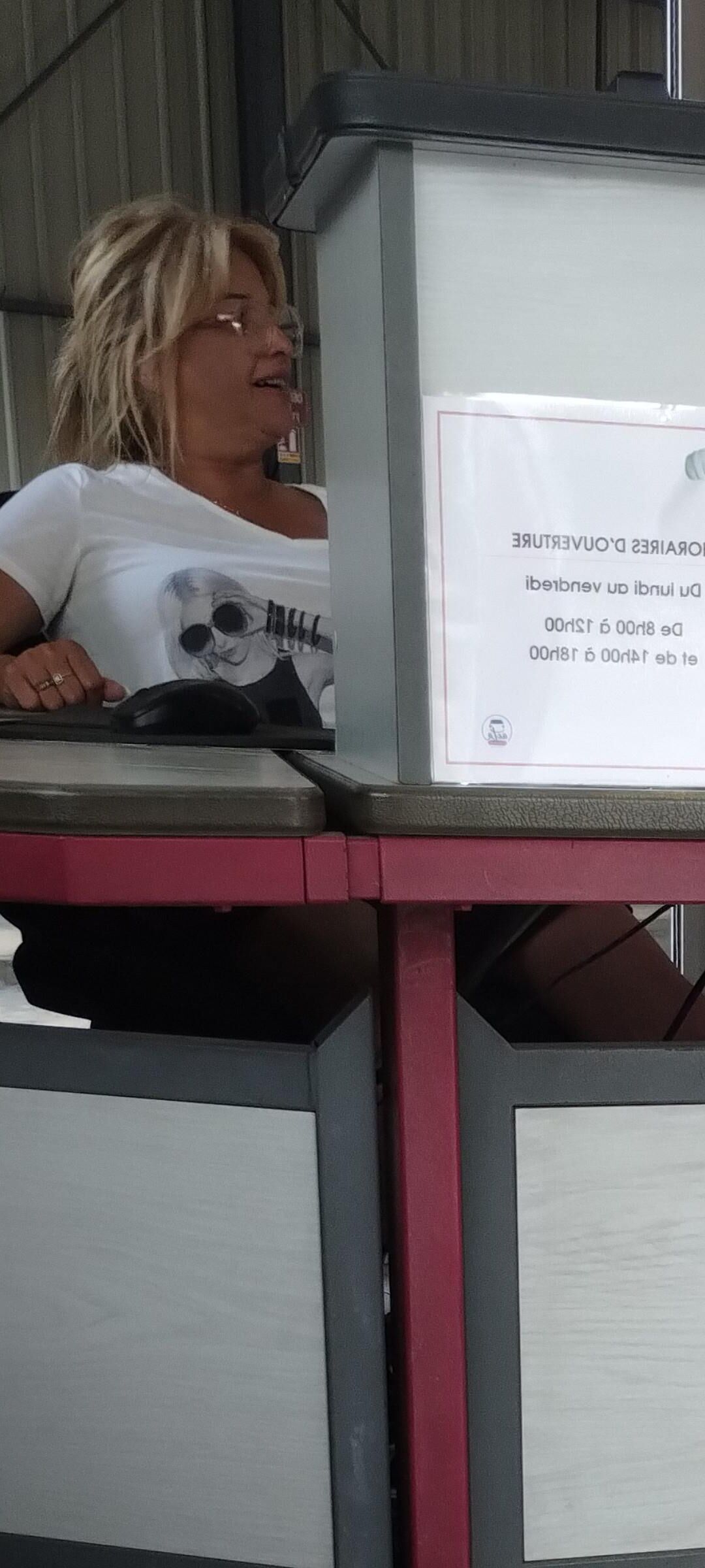 MILF SALOPE DANS LE VAR