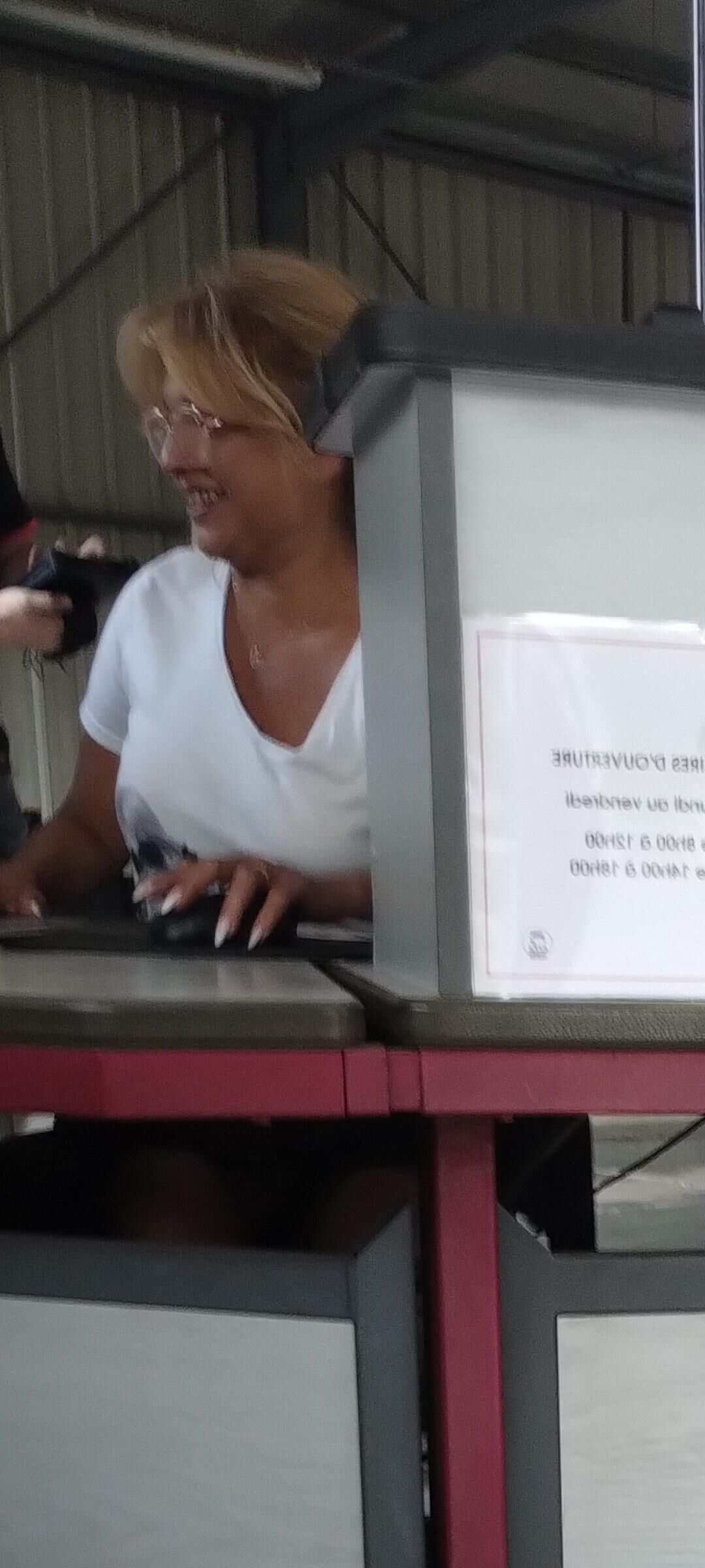 MILF SALOPE DANS LE VAR