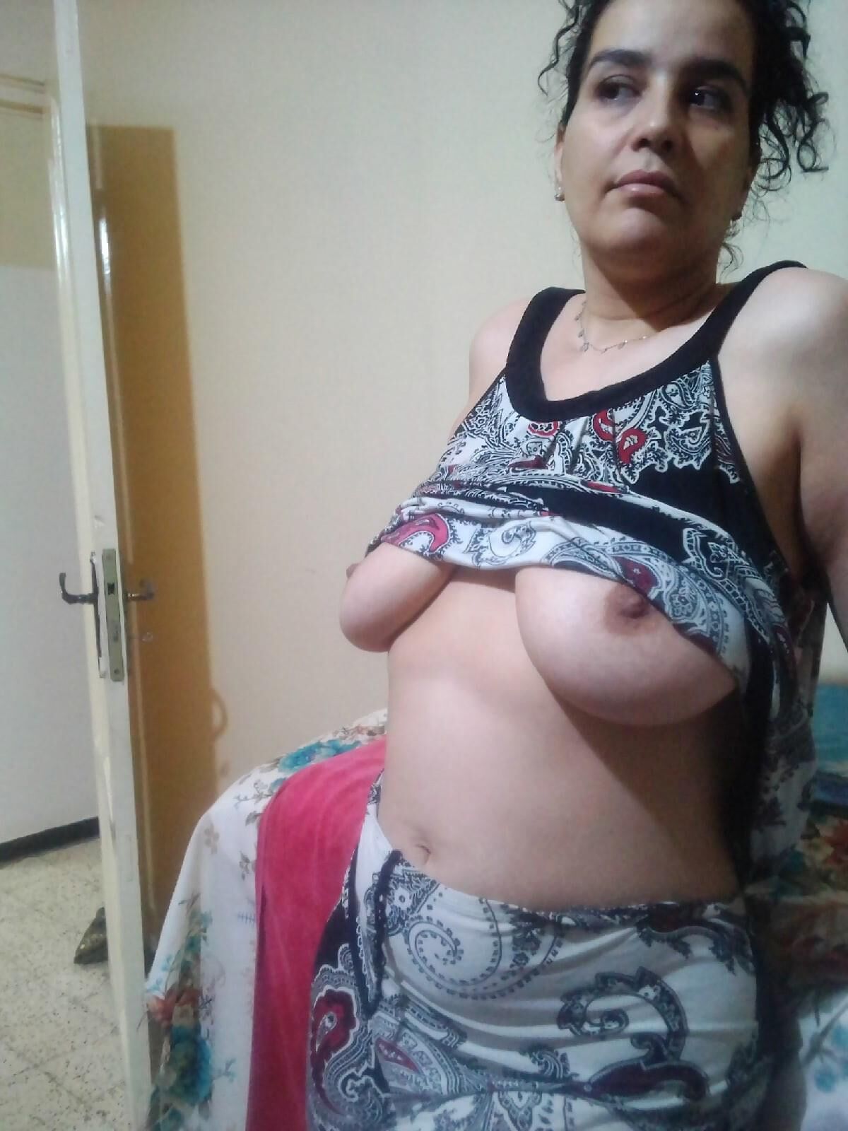 puta en casa árabe