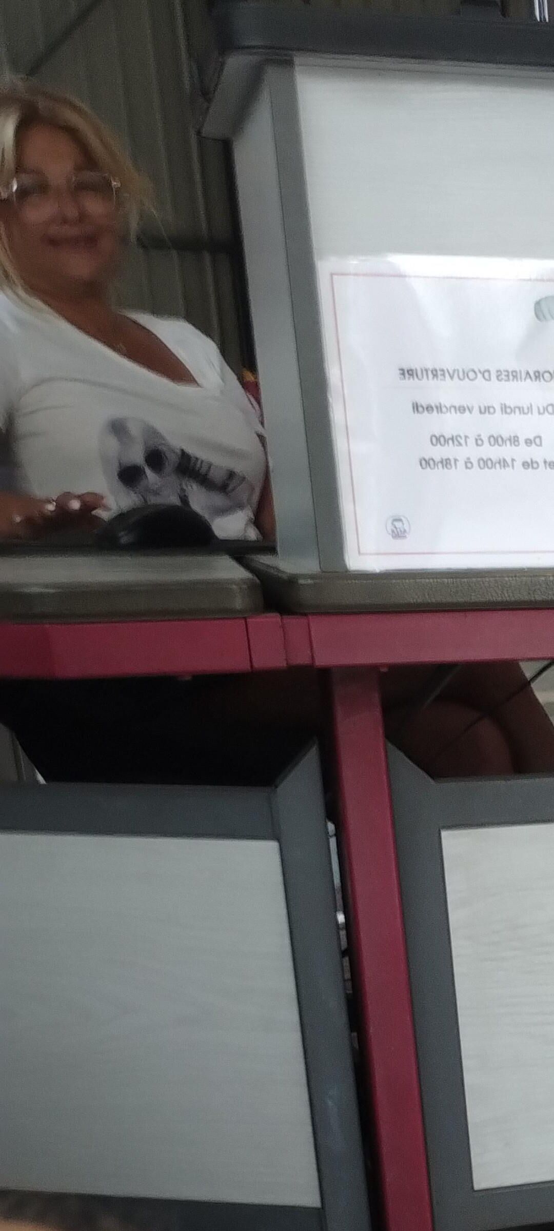 MILF SALOPE DANS LE VAR