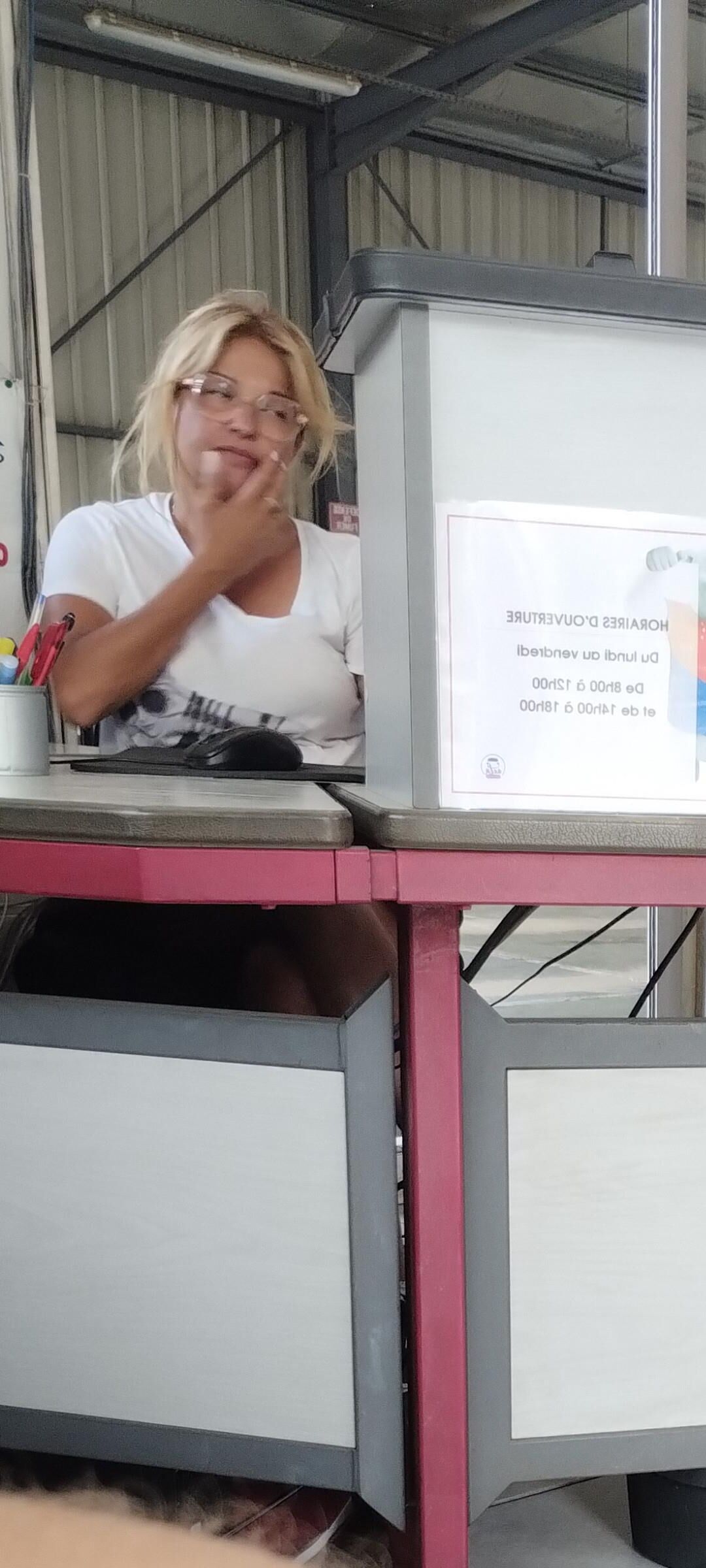 MILF SALOPE DANS LE VAR