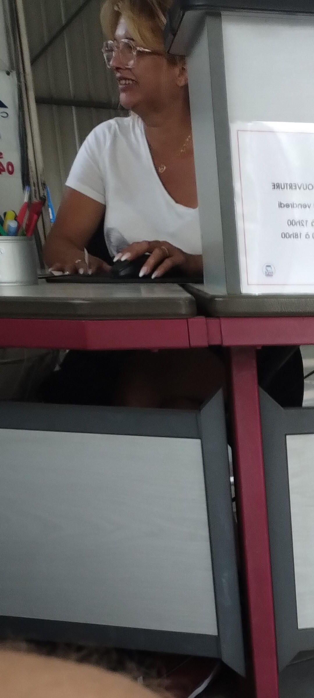 MILF SALOPE DANS LE VAR