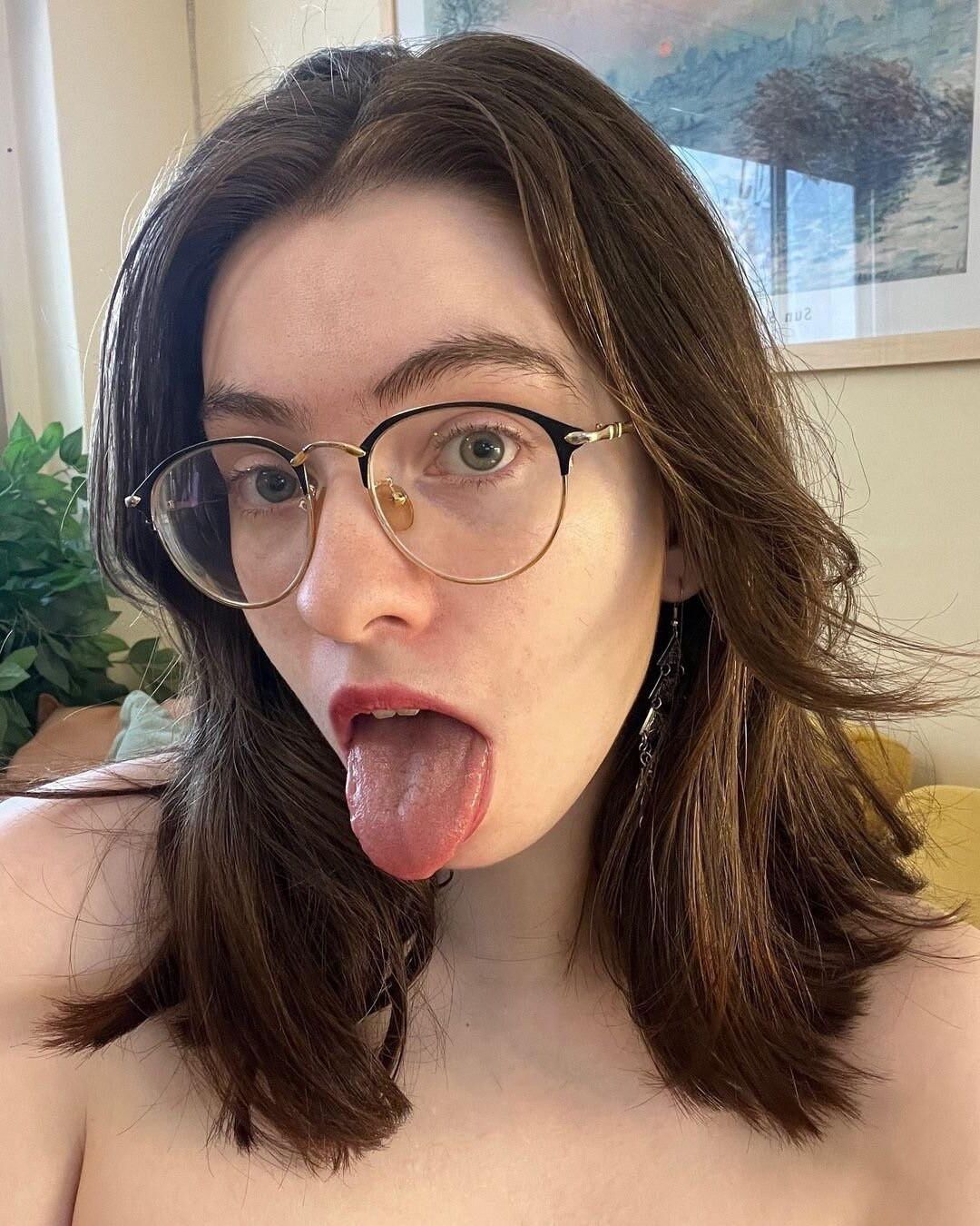 Emily Huge Boobs Big Butt Gorgeous Girl with Glasses Mixed Shots