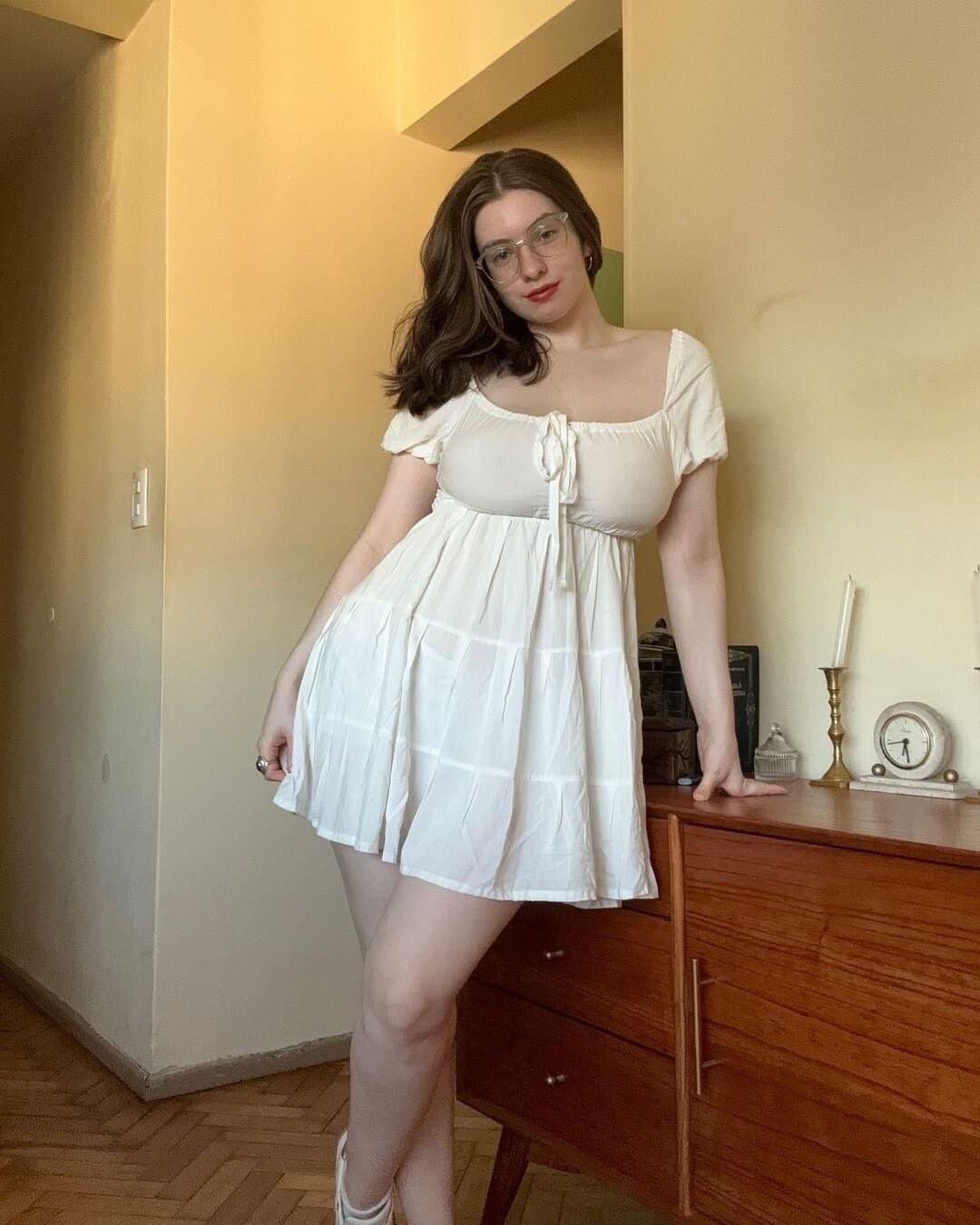 Emily Huge Boobs Big Butt Gorgeous Girl with Glasses Mixed Shots