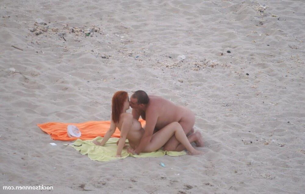 Nudes sur la plage