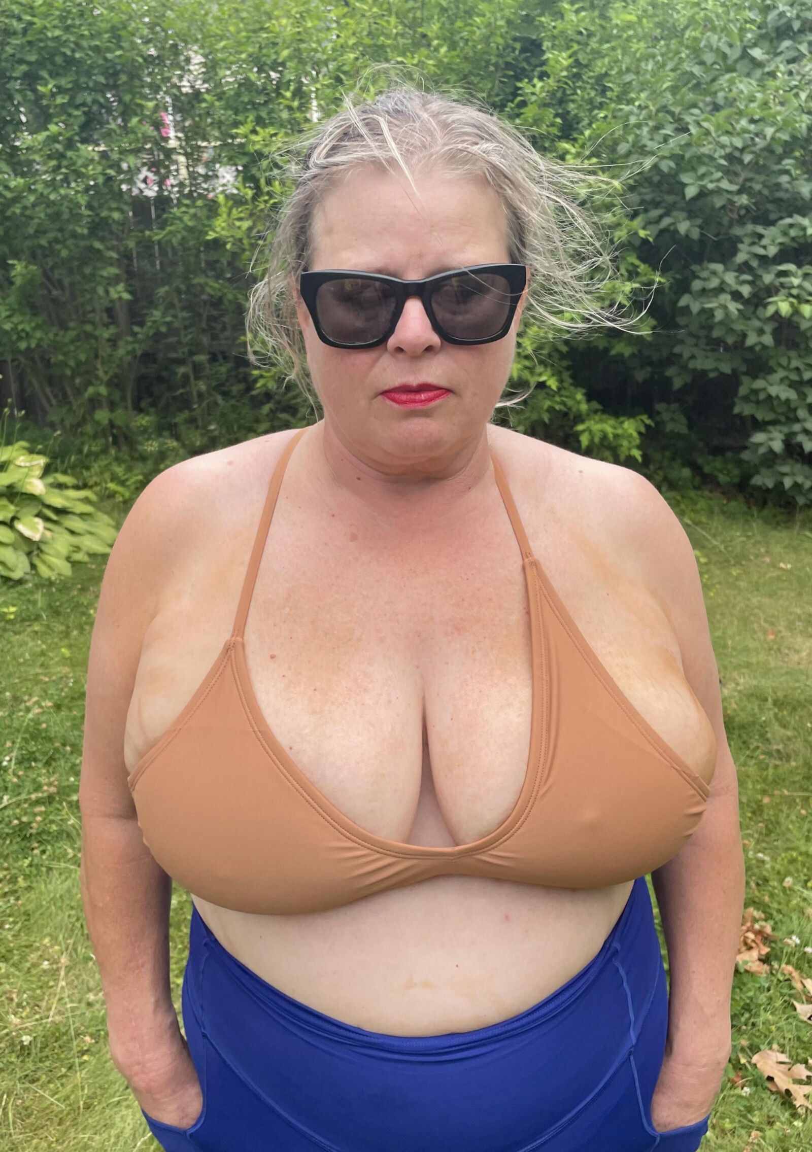 bikini marrón