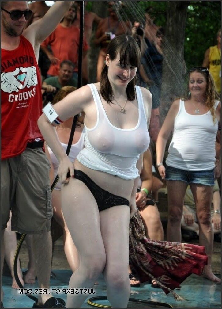 Nerd babe con grandes tetas primera tira pública