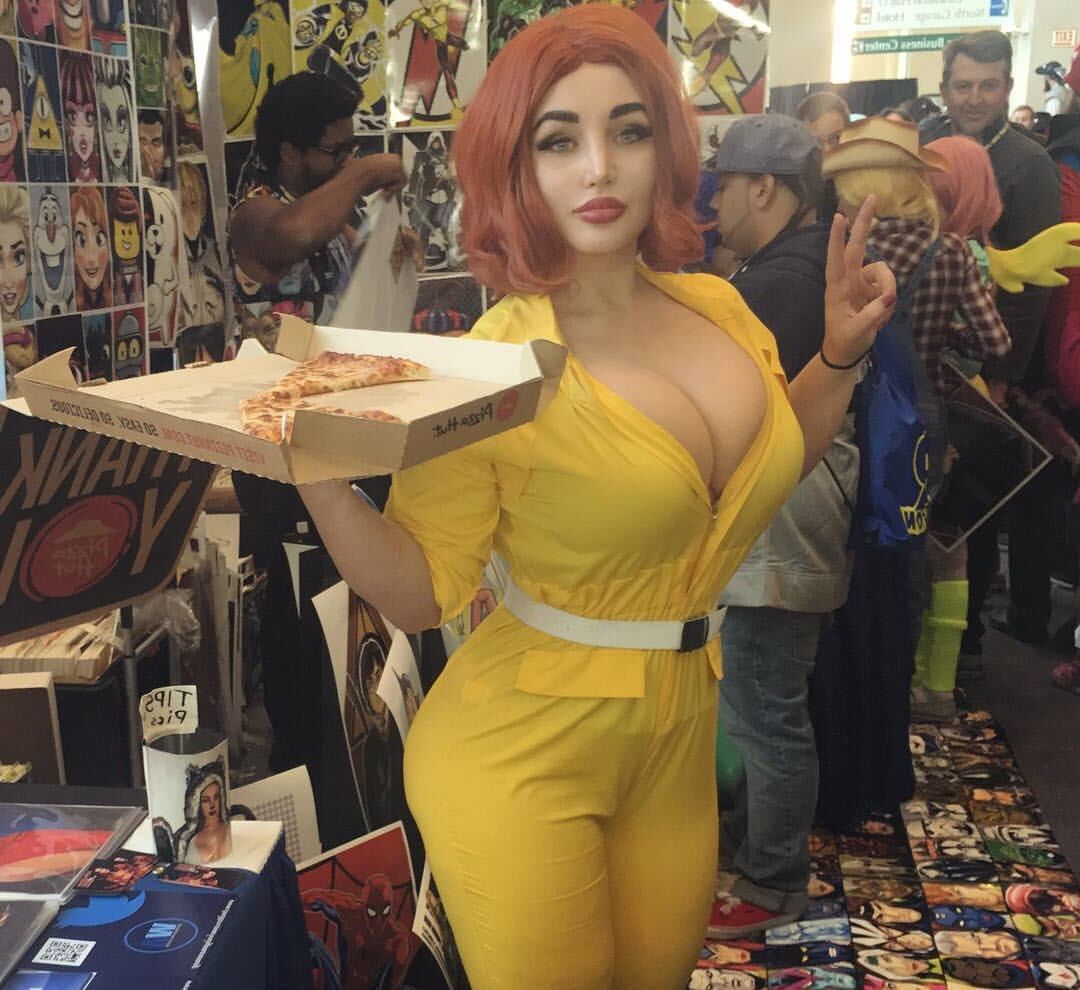 Curvas de cosplay de Sofía Sivan