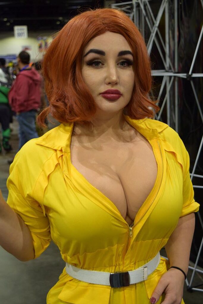Curvas de cosplay de Sofía Sivan