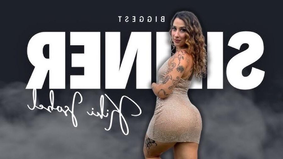 Kiki Big Butt Small Titten geiles tätowiertes britisches Mädchen gemischt heiß s