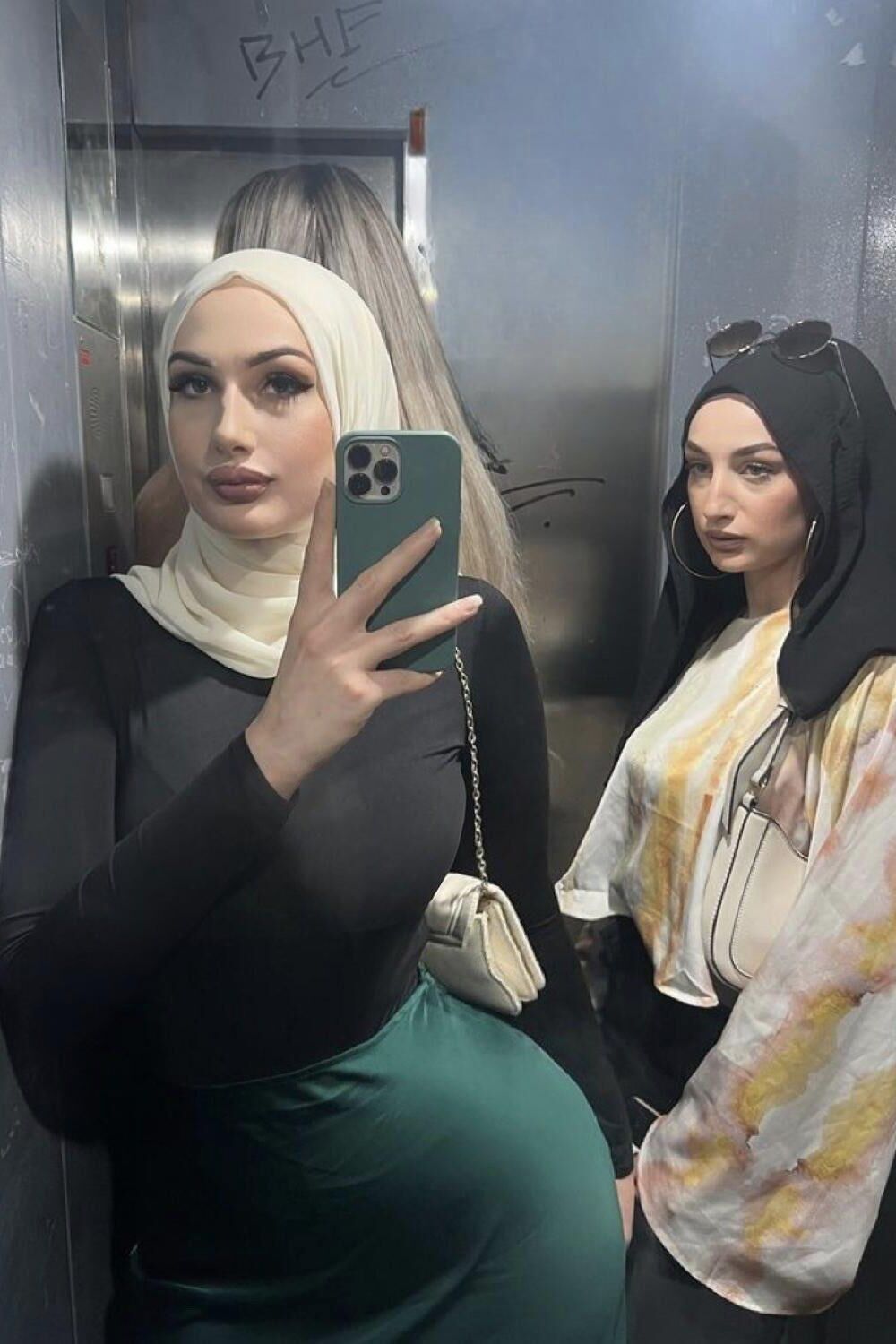 Пылающая шлюха хиджаби