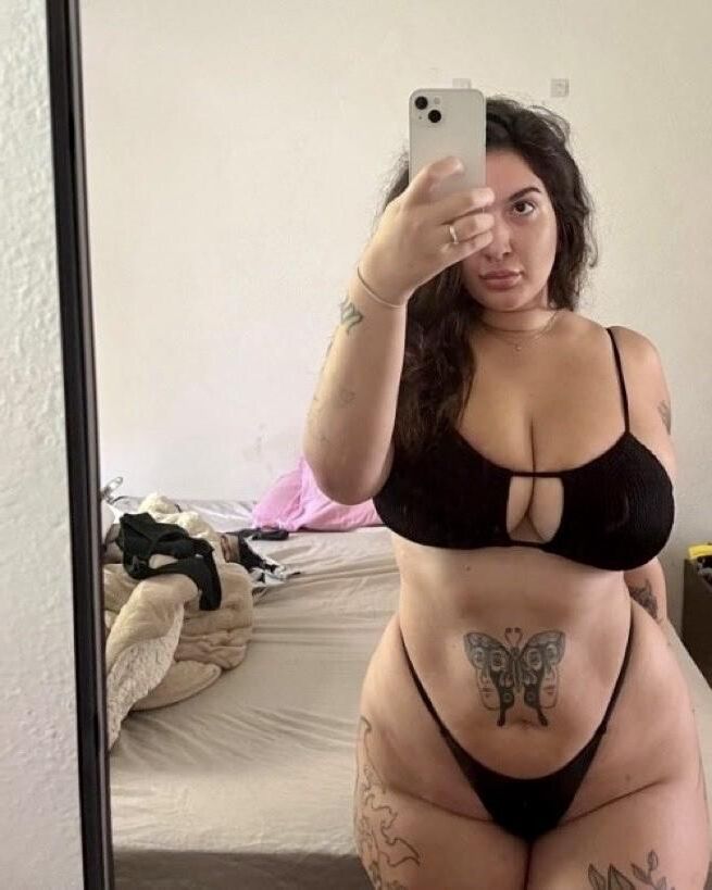 Raquel enorme culo tetas grandes tatuadas brasileña bbw chica disparos calientes