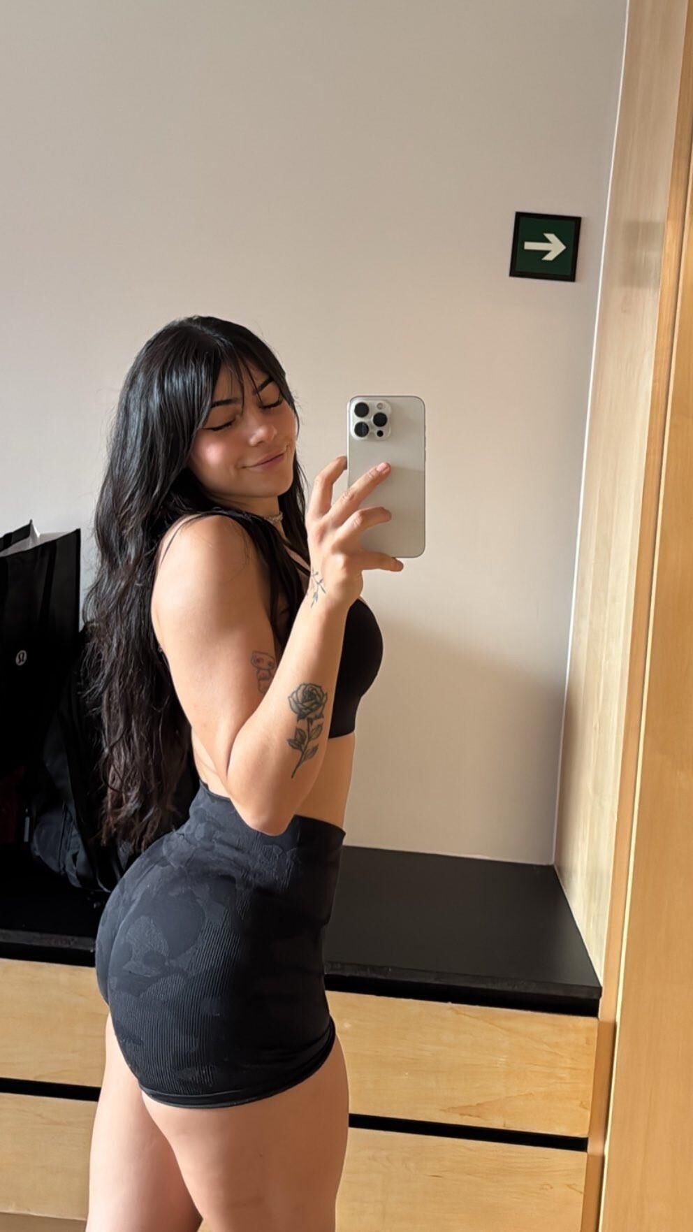 Delicioso adolescente muito quente