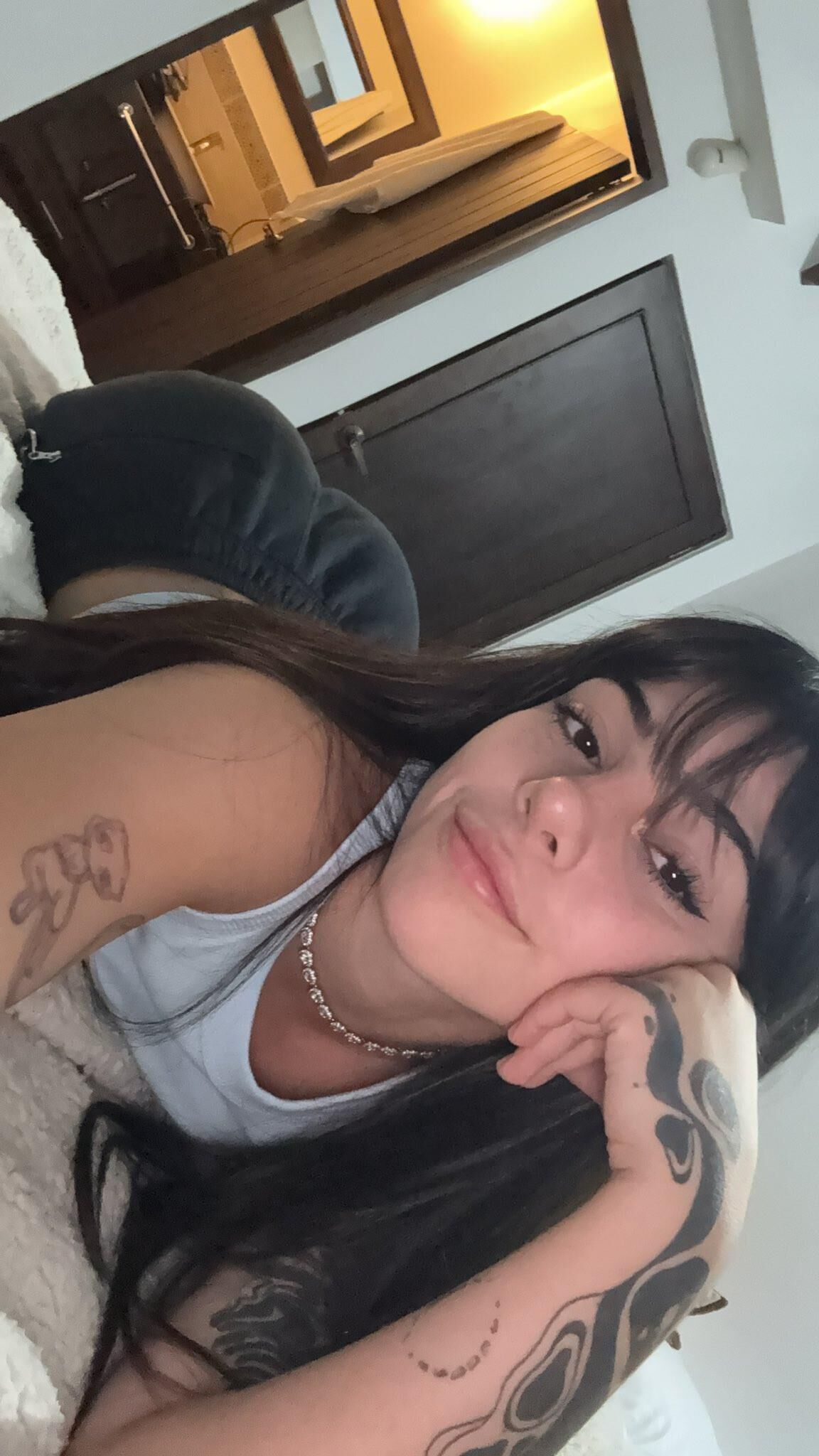 Delicioso adolescente muito quente