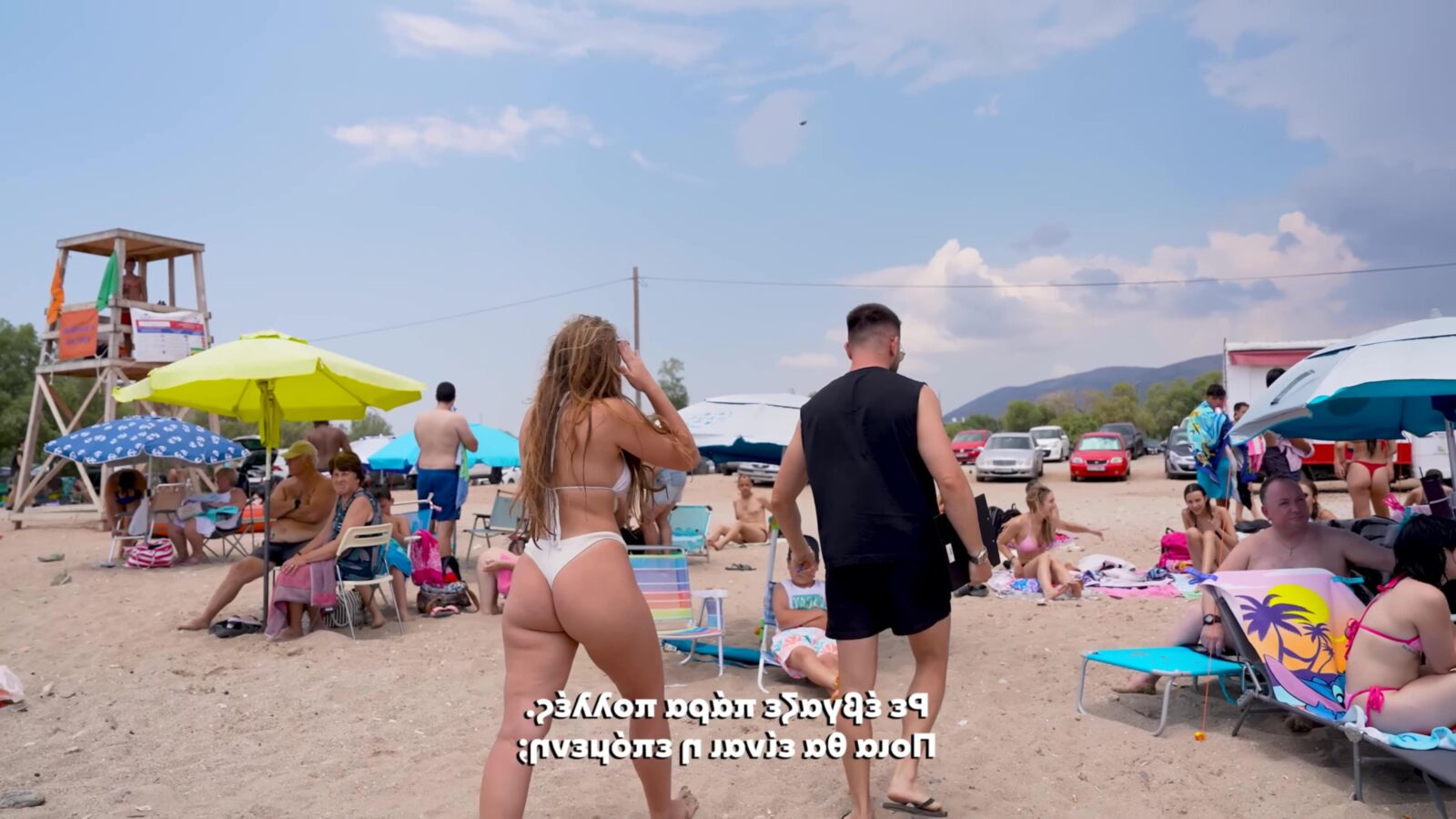 Perras griegas en la playa verano