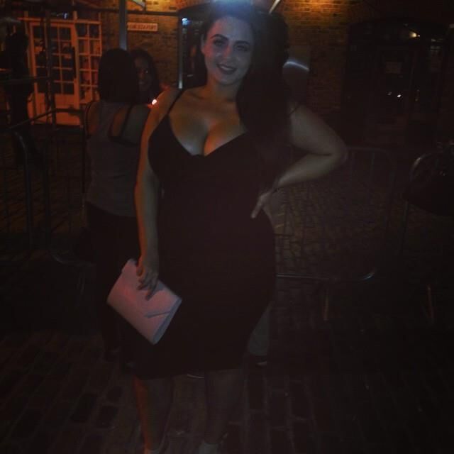 Modelo de tamanho grande de Sophia Adams UK