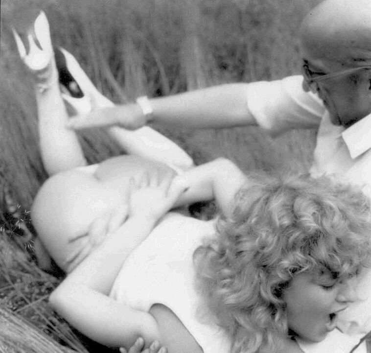 Retro Spanking Blushes Issue completo