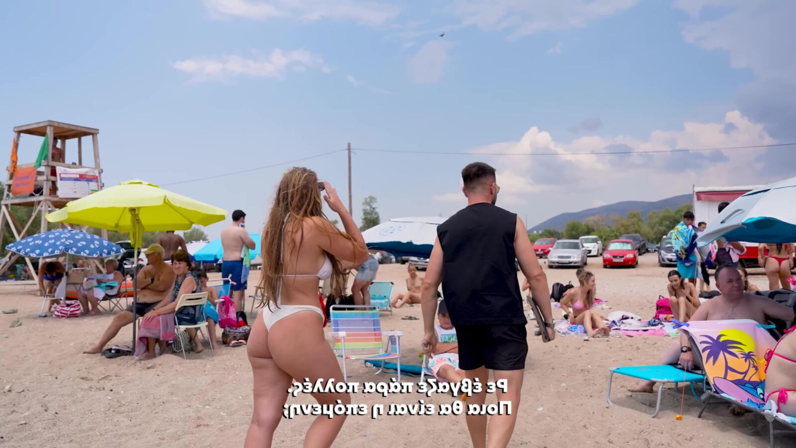 Perras griegas en la playa verano
