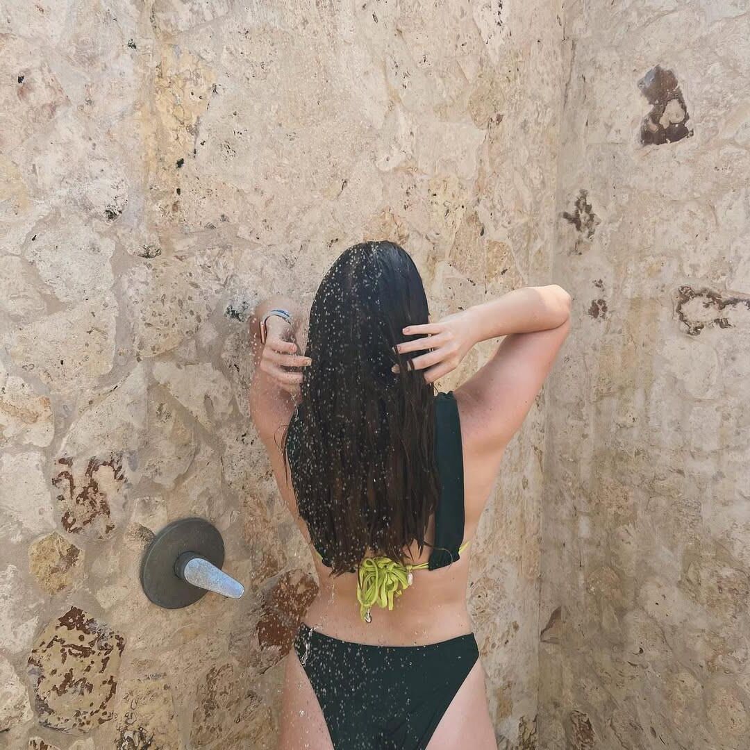 Adolescentes não nus