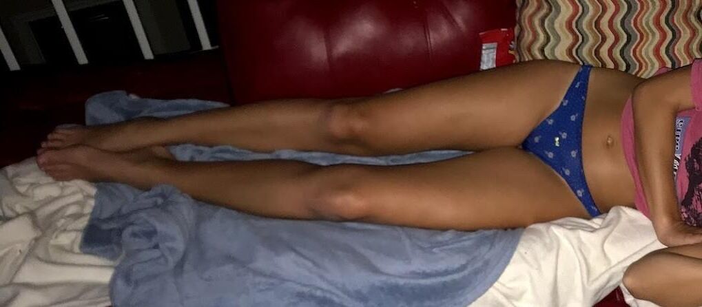 Hotwife expuesto botín fit adolescente topless selfie cuck zorra compartida