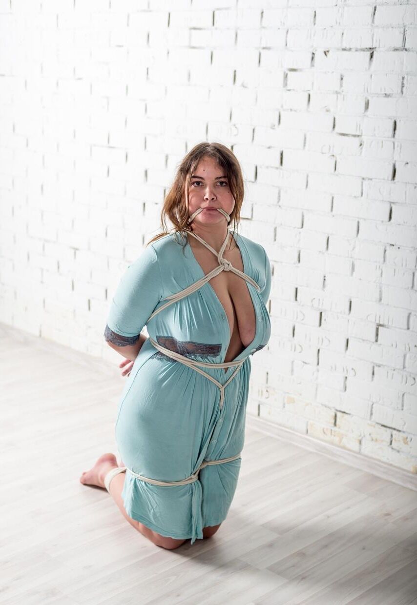 Natasha Jeune et Belle Grasse Dodue à Eduquer
