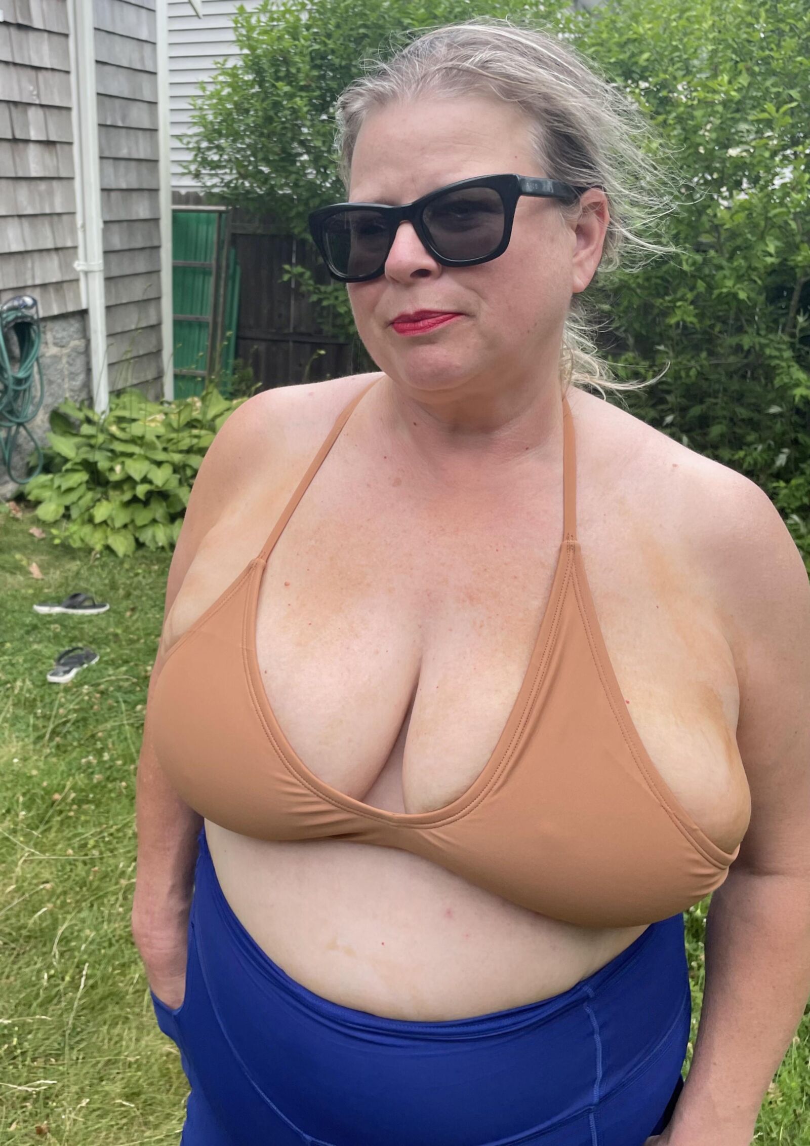 bikini marrón