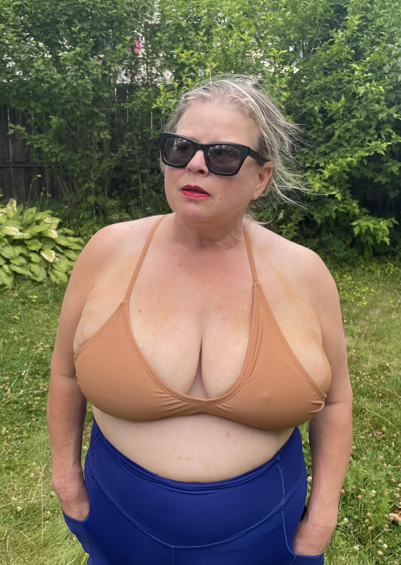 bikini marrón