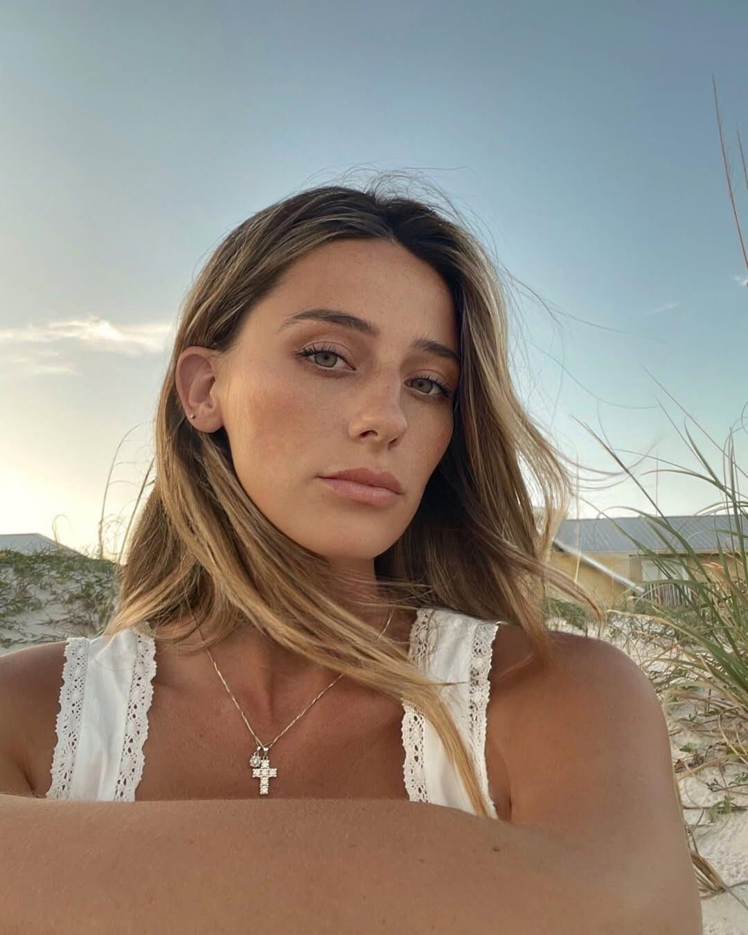 Tpa el asilo paroxym madeline esperanza hadelinemope Instagram