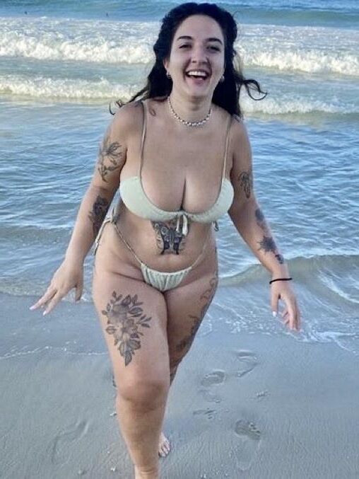 Raquel enorme culo tetas grandes tatuadas brasileña bbw chica disparos calientes