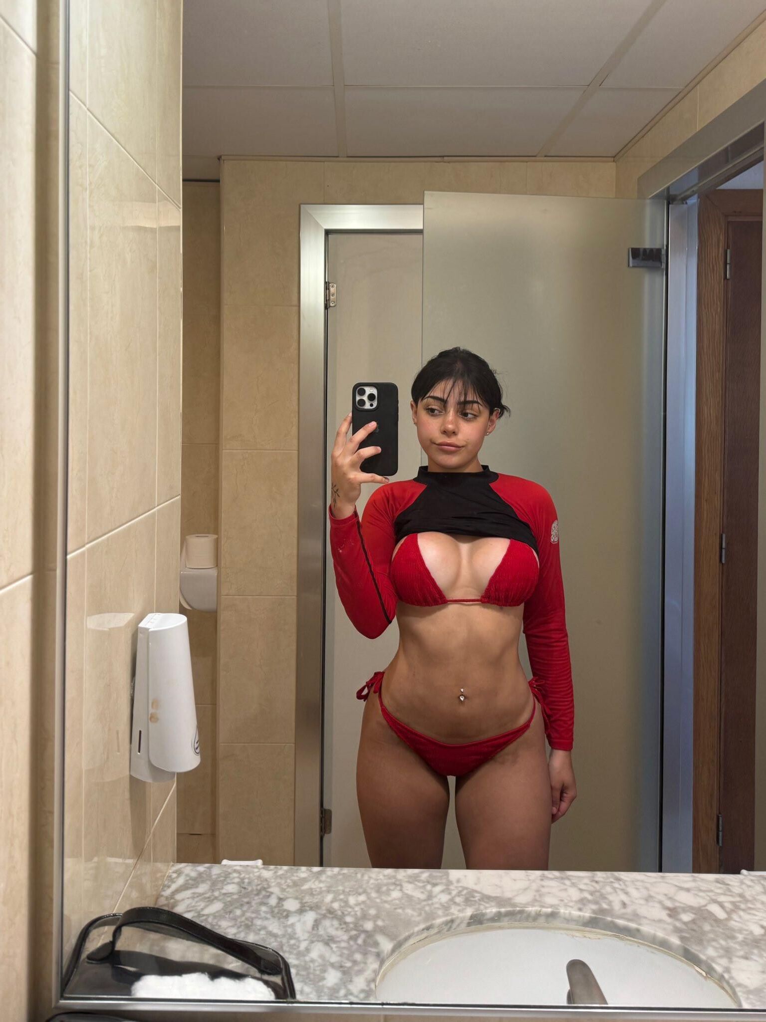 Delicioso adolescente muito quente