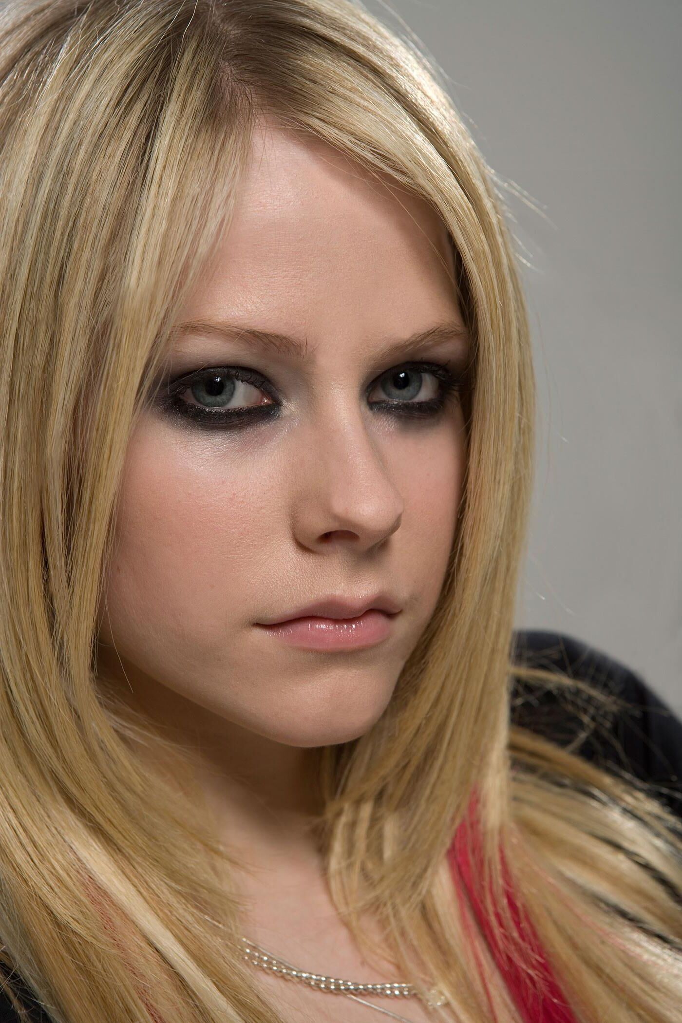  Avril Lavigne Maxim Photoshoots