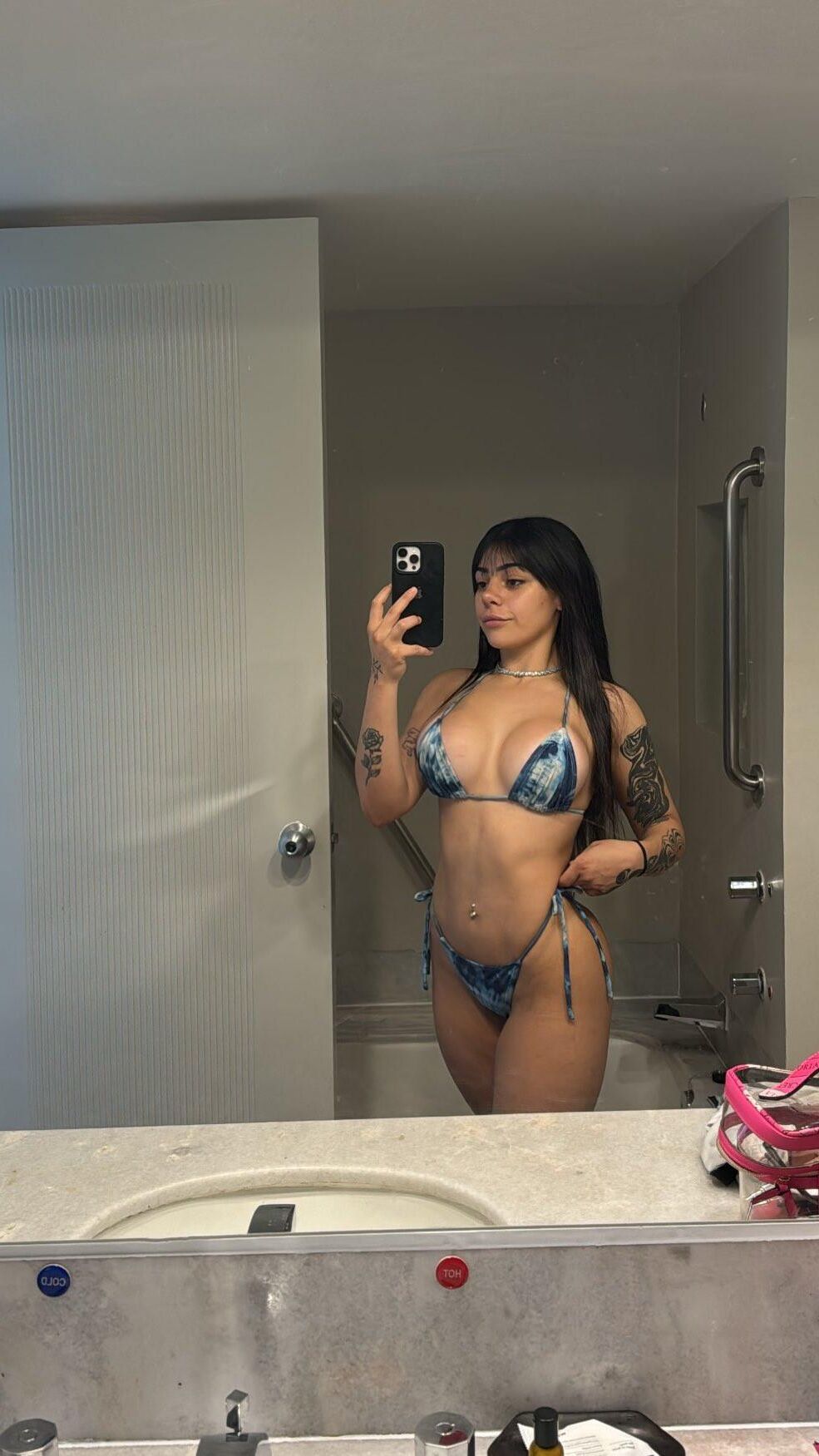 Delicioso adolescente muito quente