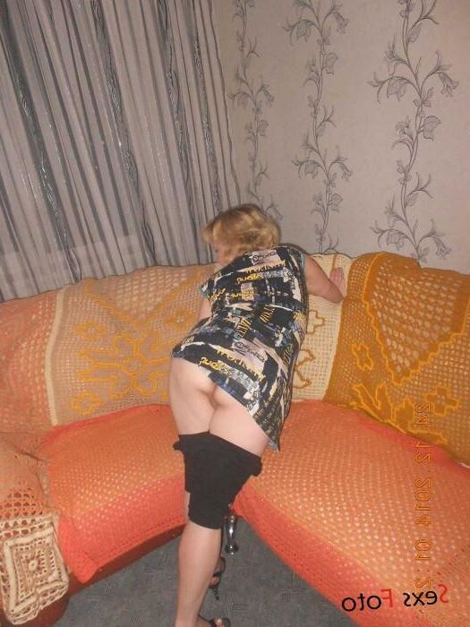 Mature Elena from Magnitogorsk open her legs wide