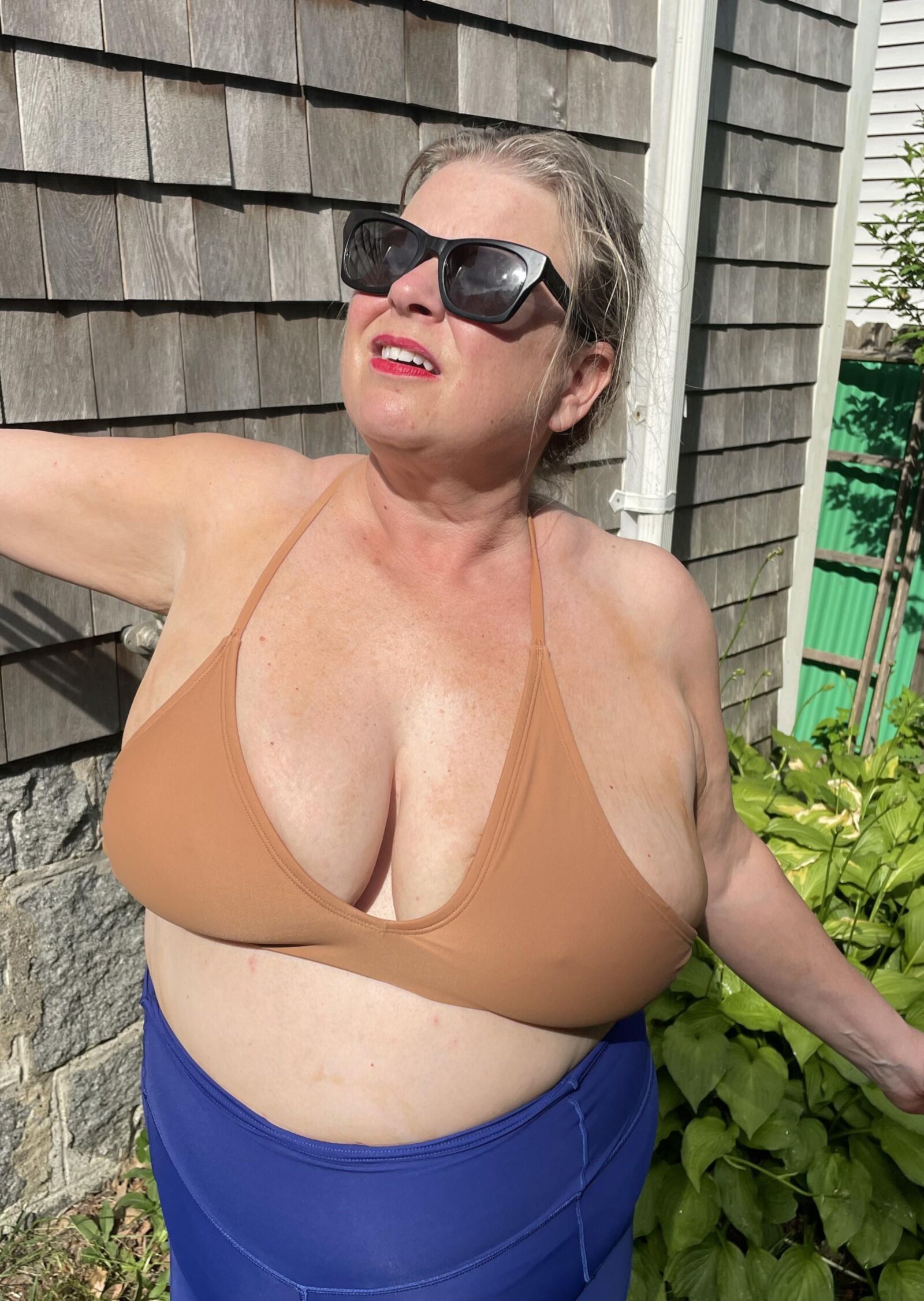 bikini marrón