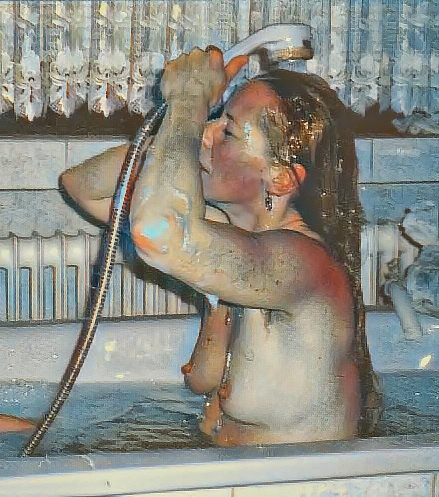 Nos encantan las damas calientes en el baño