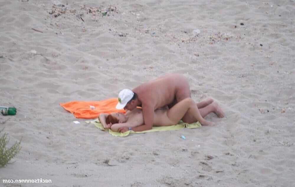 Nudes sur la plage
