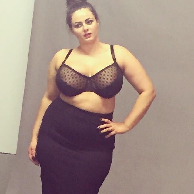 Modelo de tamanho grande de Sophia Adams UK