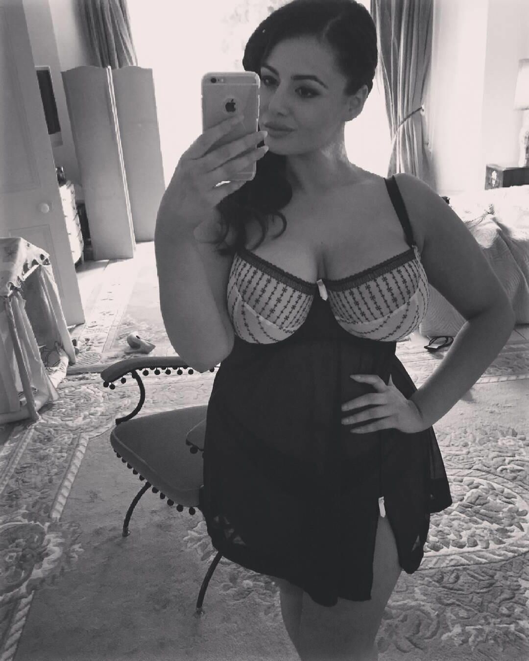 Modelo de tamanho grande de Sophia Adams UK