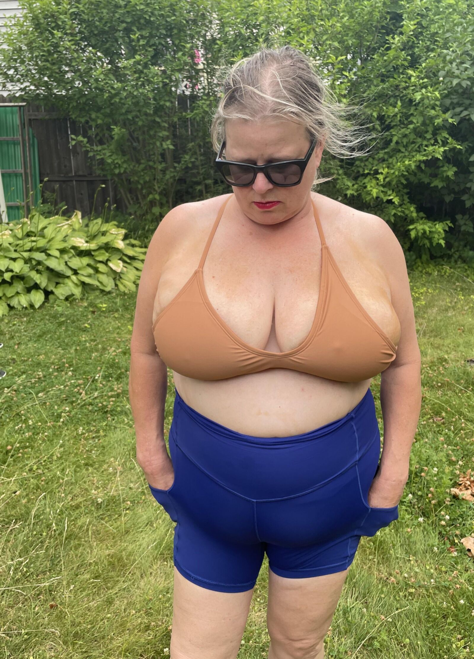 bikini marrón