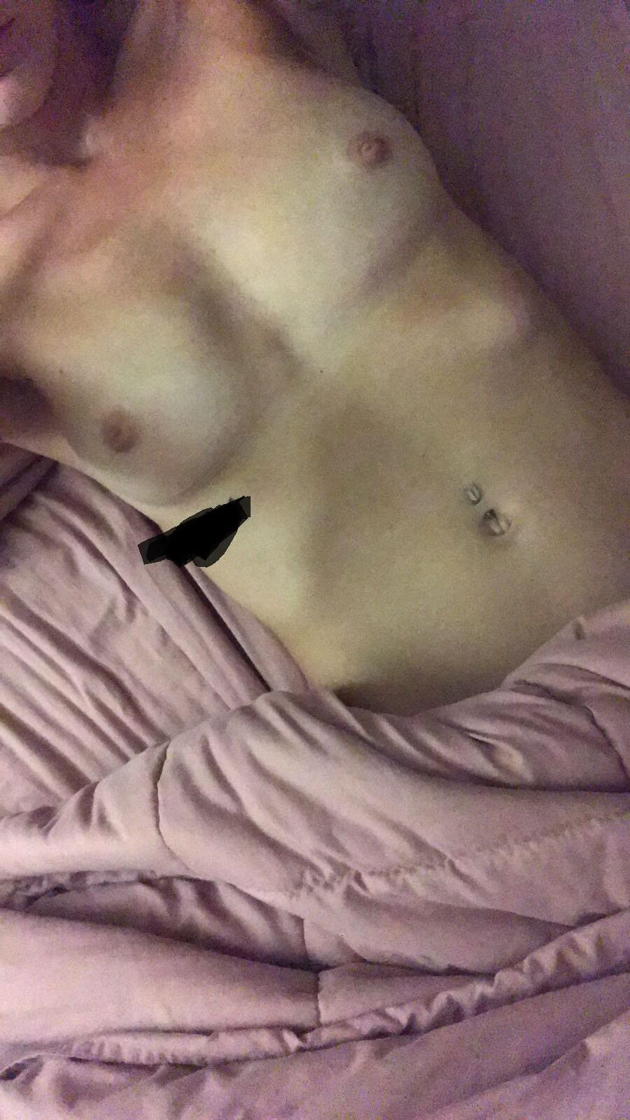 Hotwife expuesto botín fit adolescente topless selfie cuck zorra compartida