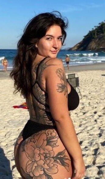 Raquel enorme culo tetas grandes tatuadas brasileña bbw chica disparos calientes