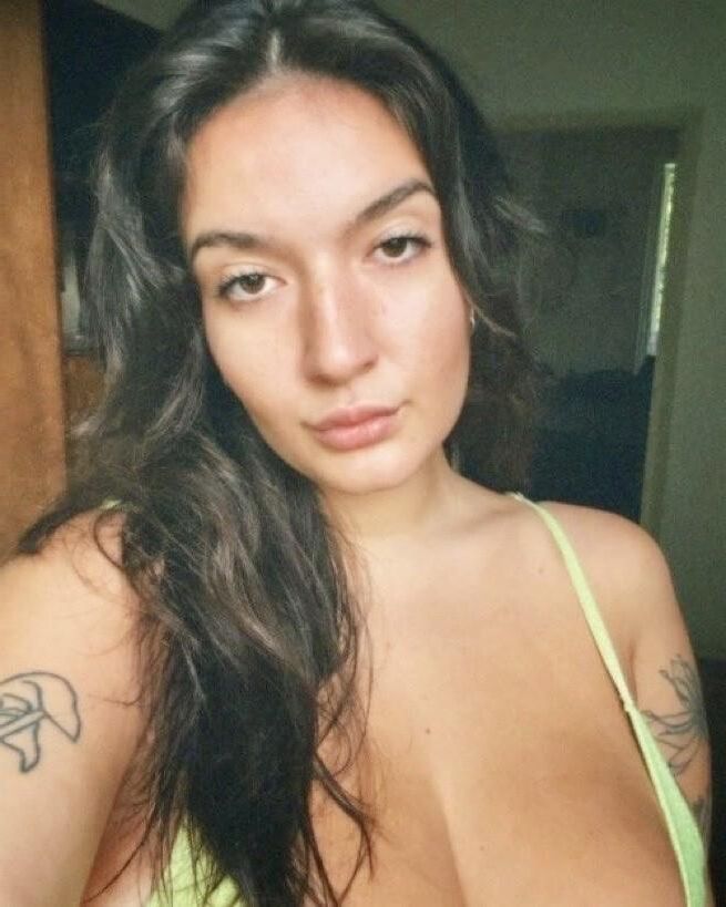 Raquel enorme culo tetas grandes tatuadas brasileña bbw chica disparos calientes