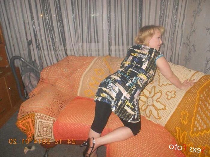 Mature Elena from Magnitogorsk open her legs wide