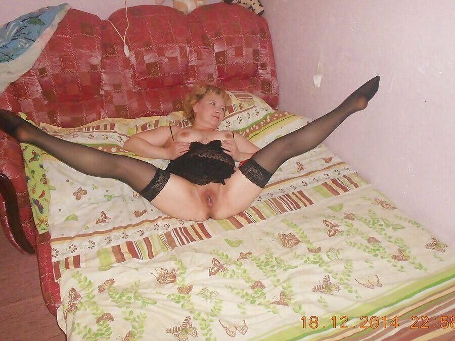 Mature Elena from Magnitogorsk open her legs wide