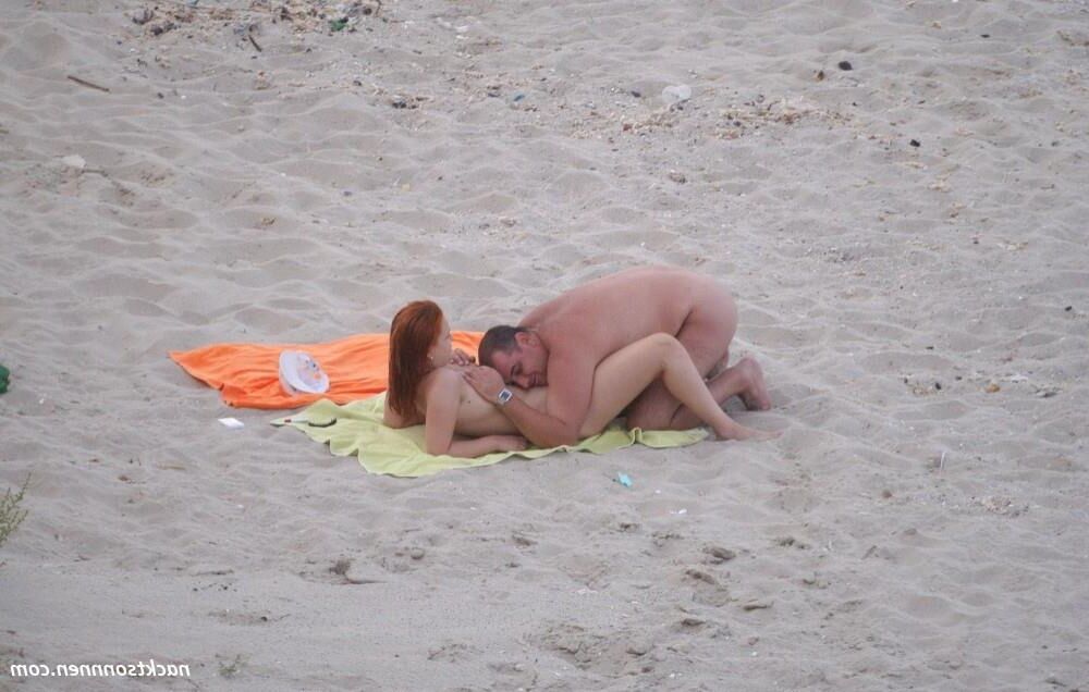 Nudes sur la plage