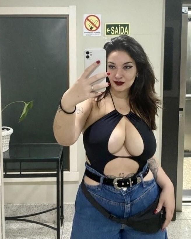 Raquel enorme culo tetas grandes tatuadas brasileña bbw chica disparos calientes