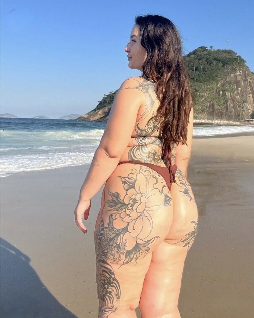 Raquel enorme culo tetas grandes tatuadas brasileña bbw chica disparos calientes