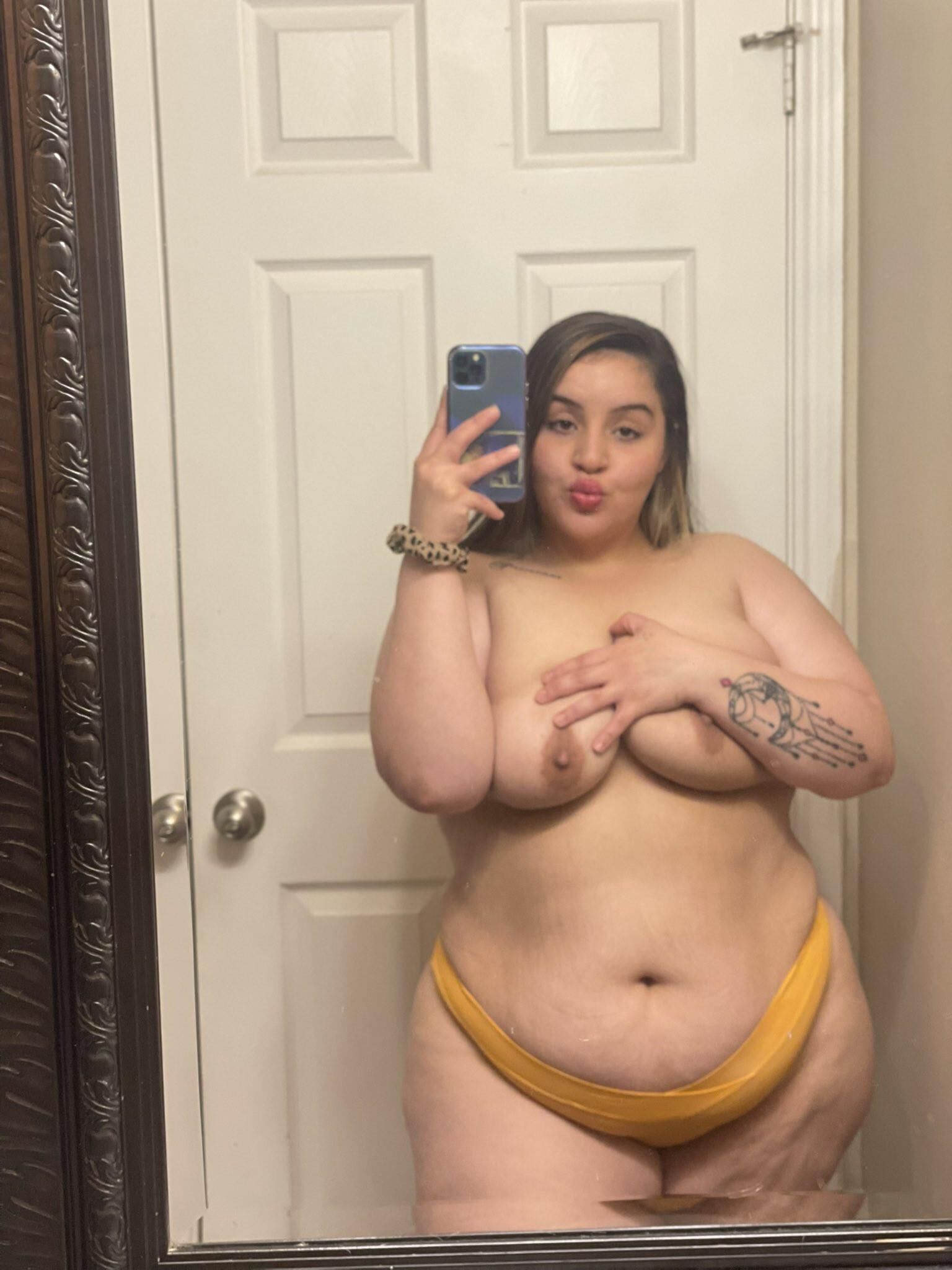 BBW Content Creator Trixxi
