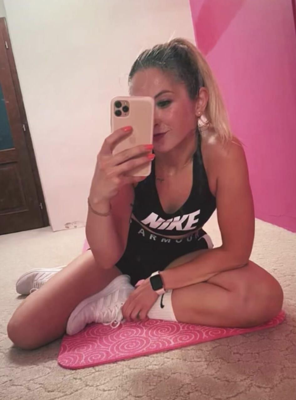 Kristyna selfie nude